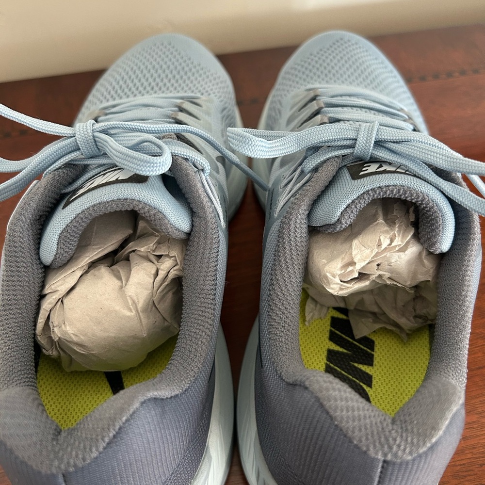 Nike Blue Running Shoes - Picture 3 of 6